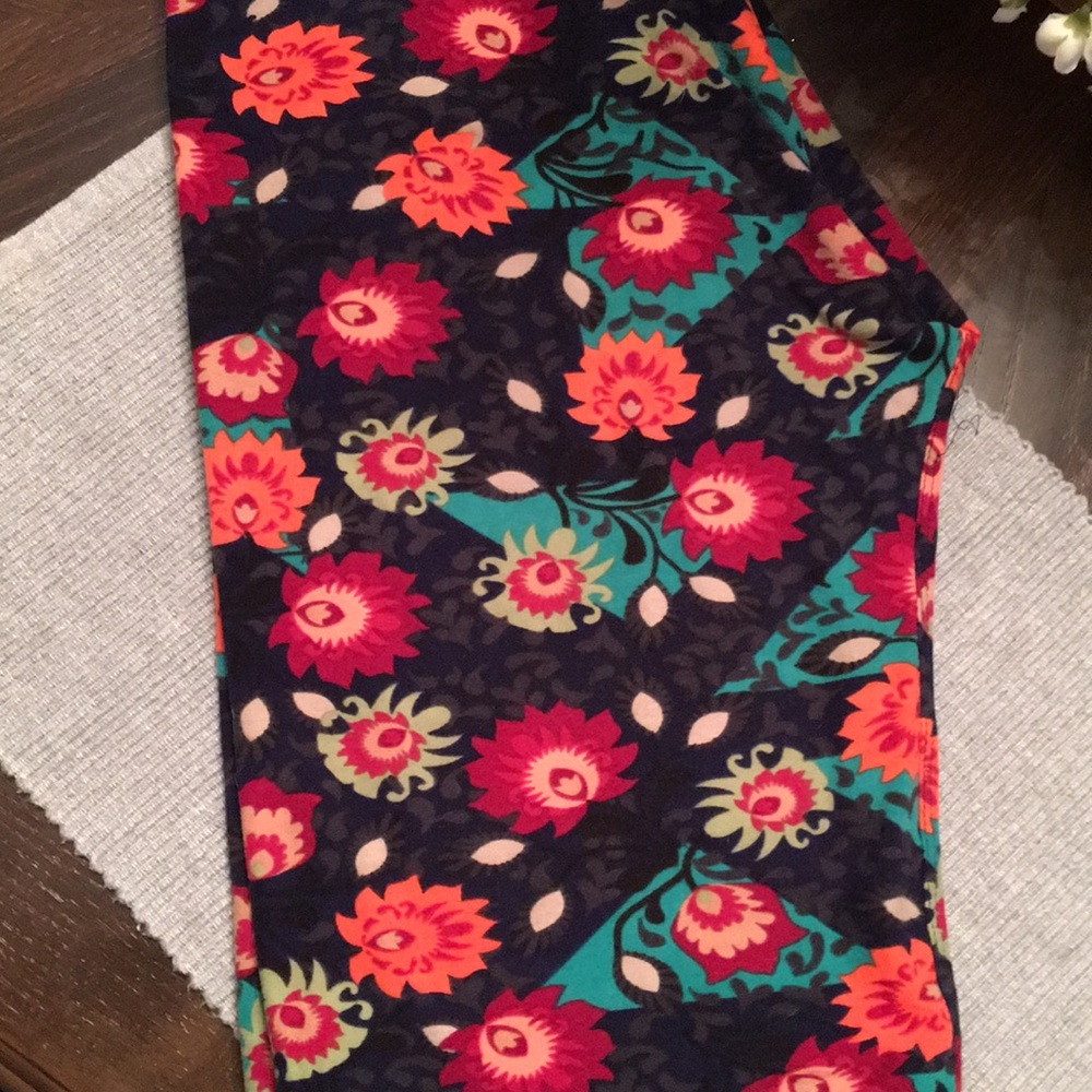 Lularoe flower TC leggings